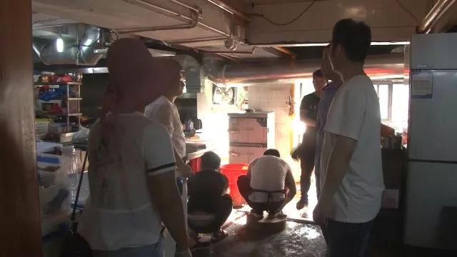 鶴城區城南街道辦事處開展集中油煙排查整治行動