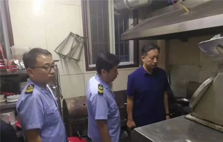 定州市市場監督管理局開展油煙凈化夜查整治行動