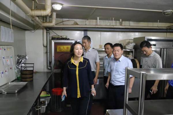 臨沂市城管局局長帶隊督導河東餐飲油煙污染治理工作