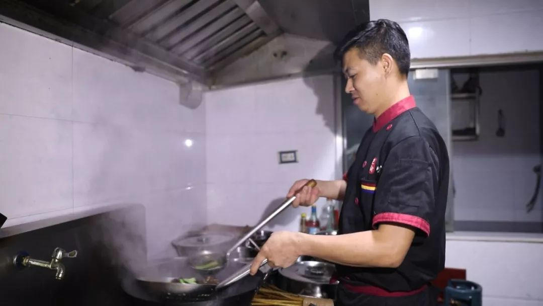 重慶市榮昌區開展餐飲油煙整治