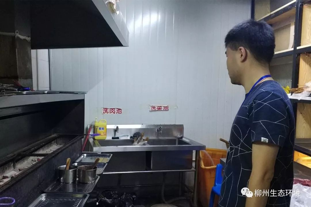 柳州城中生態環境局查處兩起油煙擾民案件