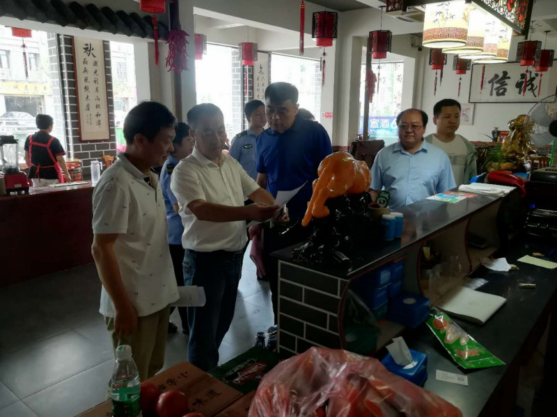 鞋城管委會聯合多部門開展餐飲油煙專項整治行動