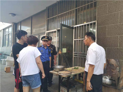 中山街道多部門聯合開展餐飲店集中整治行動