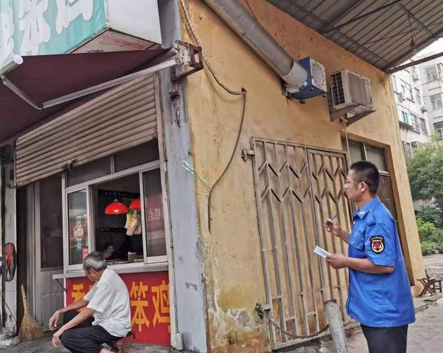 奎文街區域管委會開展餐飲業油煙污染治理活動