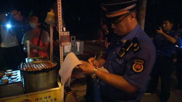 滕州市綜合行政執法局直屬中隊多措并舉規范城區夜間市容秩序