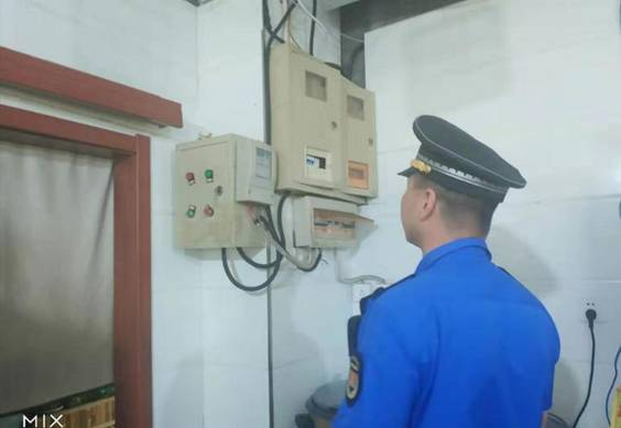 曲江城管執法局采取四個措施八個步驟 強化餐飲油煙治理