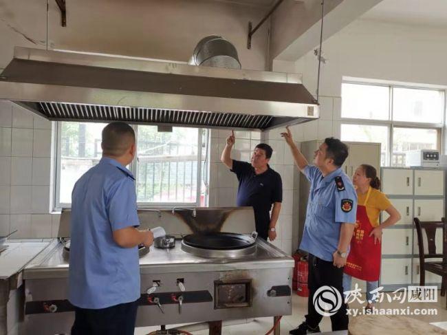 乾縣市場監管局多措施落實餐飲行業油煙污染監管工作