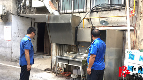 昭潭街道集中開展餐飲油煙整治行動