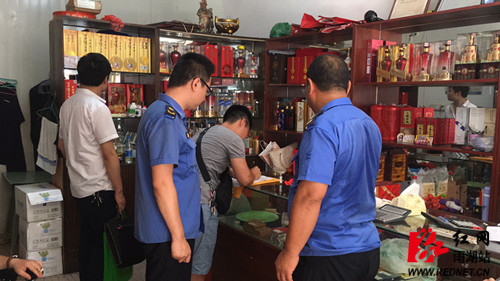 昭潭街道集中開展餐飲油煙整治行動