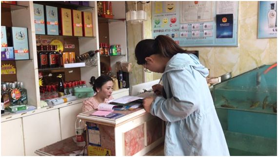 月畔灣社區開展餐飲服務業油煙治理專項行動