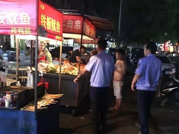 勝山鎮多部門聯合開展餐飲業油煙污染夜間整治