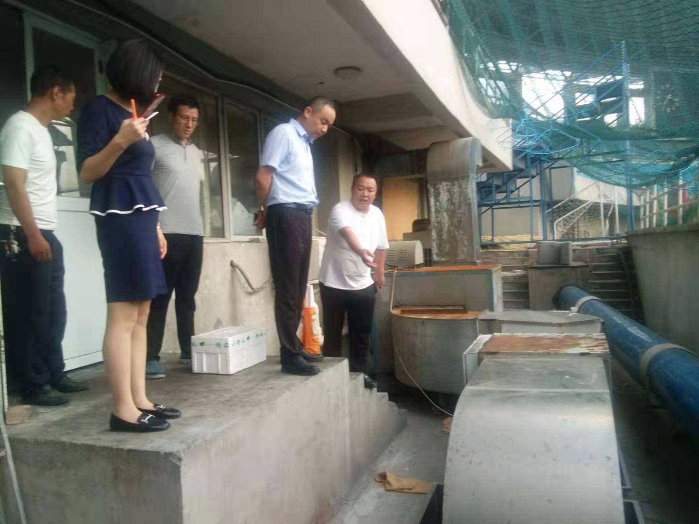 古城辦對轄區餐飲企業開展了油煙二次凈化設施推廣活動