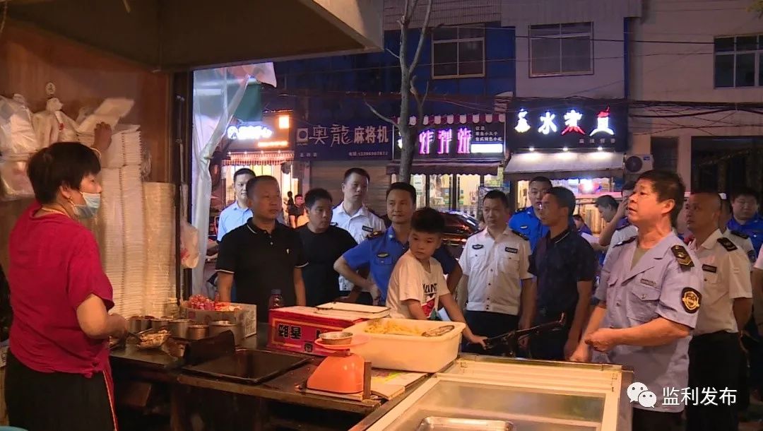 監利縣多部門聯合開展露天燒烤整治