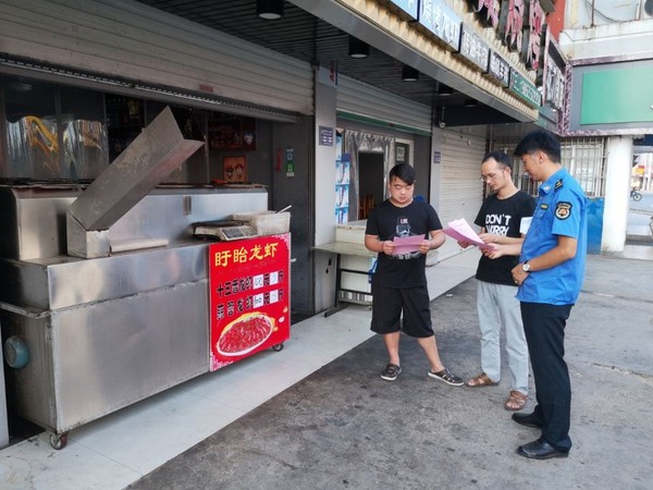 南譙區多部門聯合開展餐飲油煙整治宣傳活動
