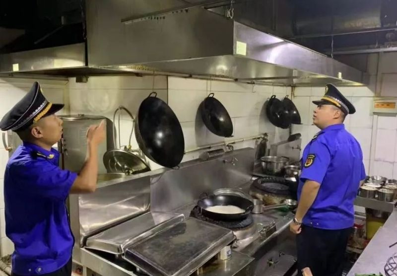 任城區綜合行政執法局古槐大隊強力排查油煙污染情況