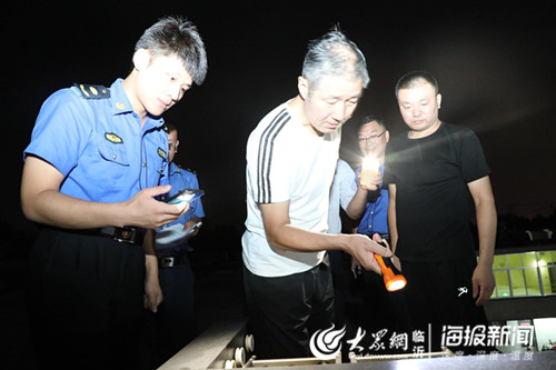 臨沂市城管局突擊夜查蘭山區白沙埠鎮餐飲油煙排放