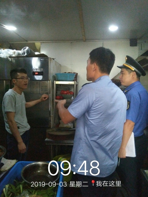 月湖中隊打響餐飲店油煙整治第一槍