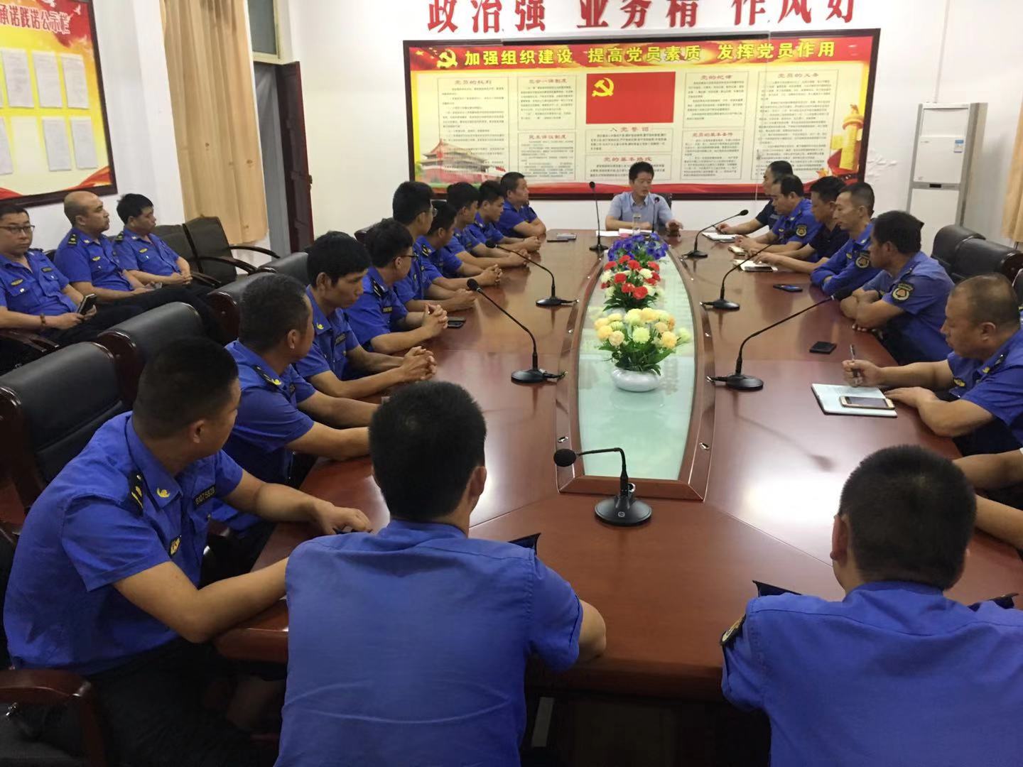 合陽縣城管局開展建筑揚塵和餐飲油煙治理