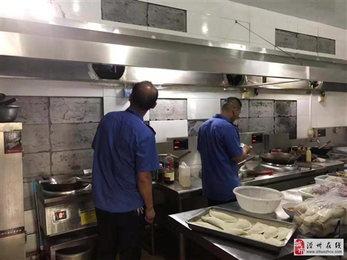 滑縣城市管理局開展餐飲油煙污專項整治行動