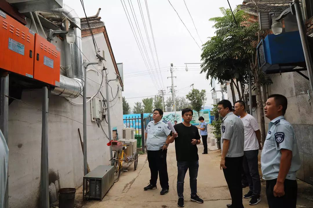 雁棲鎮開展“餐飲業油煙治理”專項執法檢查