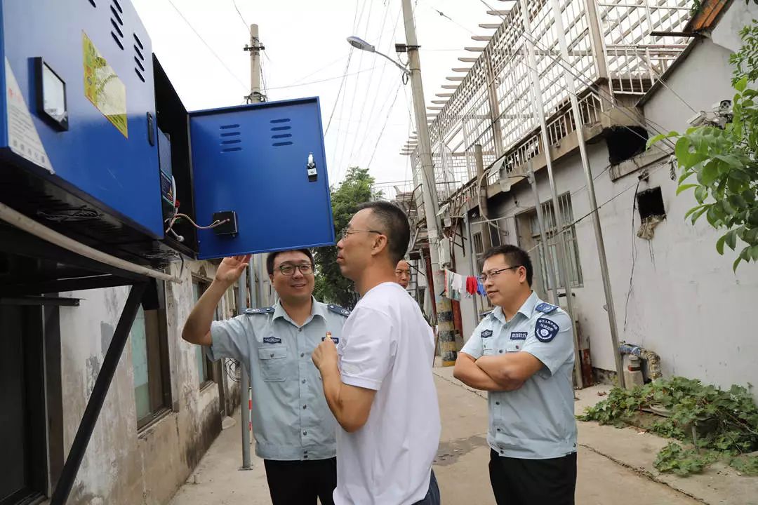 雁棲鎮開展“餐飲業油煙治理”專項執法檢查