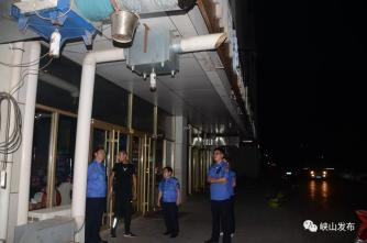 峽山區綜合行政執法局開展餐飲油煙夜間檢查行動