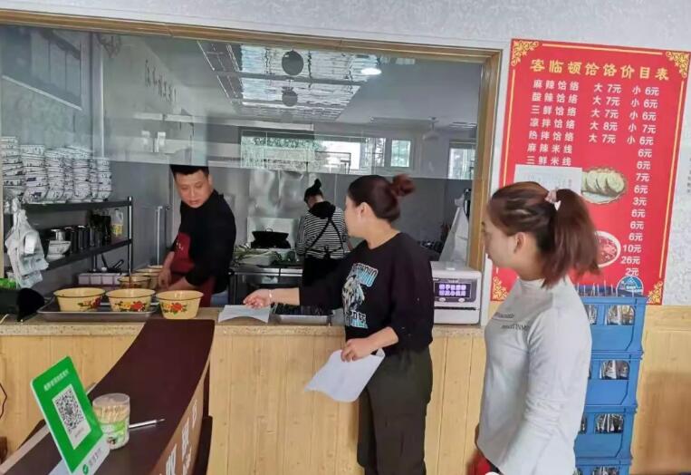 錦園社區開展餐飲油煙專項整治宣傳活動