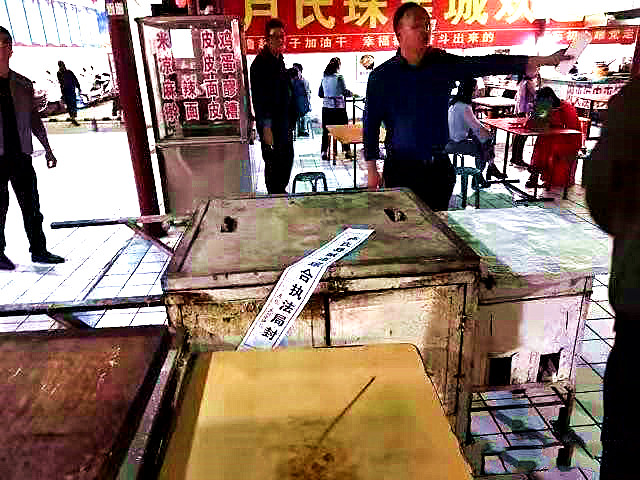 盧氏縣開展餐飲油煙整治情況突擊夜查行動