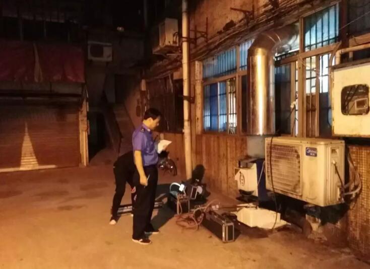 塔山中隊利用油煙檢測儀扎實推進餐飲油煙整治工作