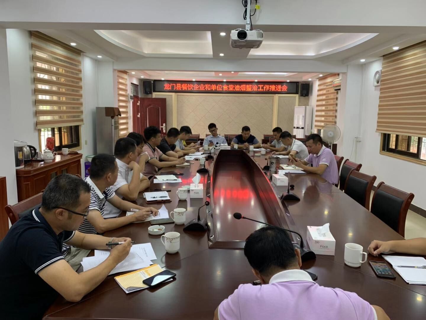 龍門生態環境分局召開餐飲企業和單位食堂油煙整治工作推進會