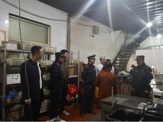 張家灣鎮吹響餐飲單位油煙整治工作“集結號”