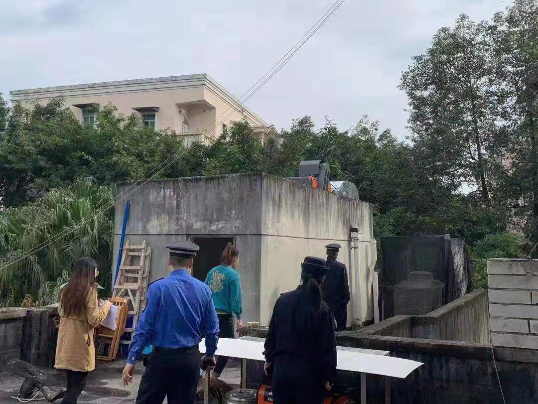 青白江區綜合執法局開展油煙專項治理行動