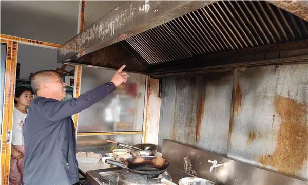 桑園社區扎實開展餐飲油煙機排查工作