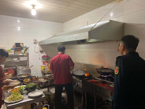 南張執法大隊堅持常態化油煙治理