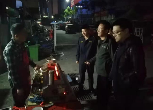 楊軍暗訪高新區餐飲油煙、散煤、揚塵治理工作