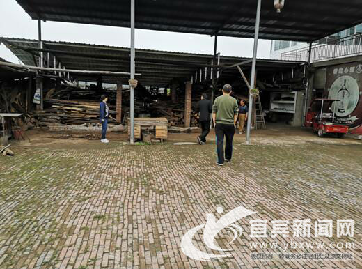 翠屏區市場監管局副局長郭旭彬帶隊開展露天燒烤整治