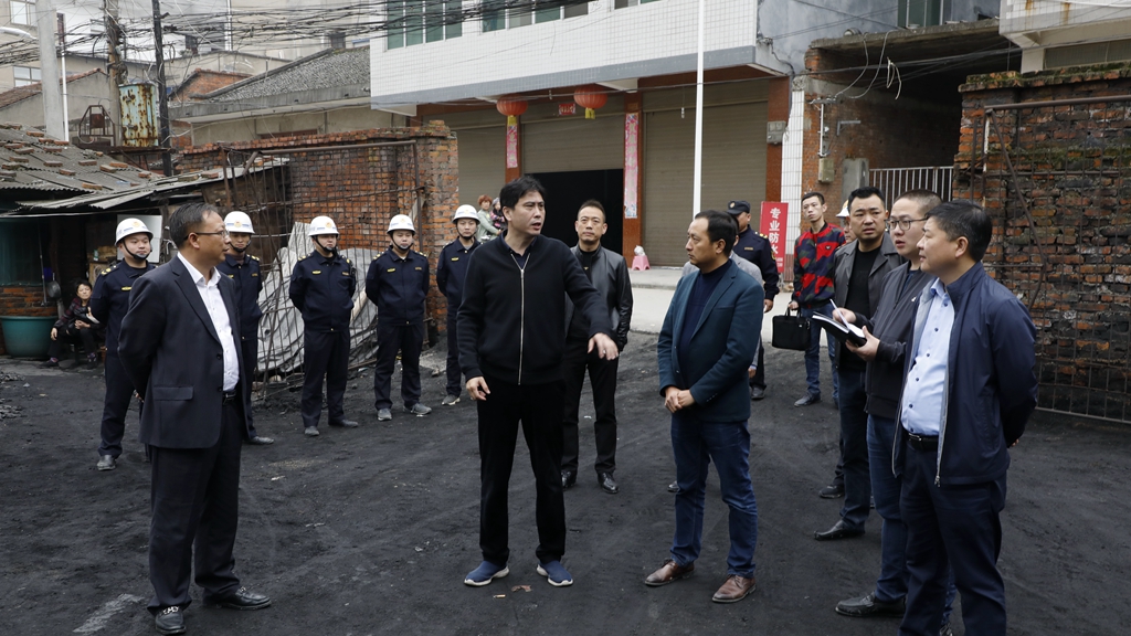 恒口示范區管委會主任吳大林帶隊開展大氣污染問題整治