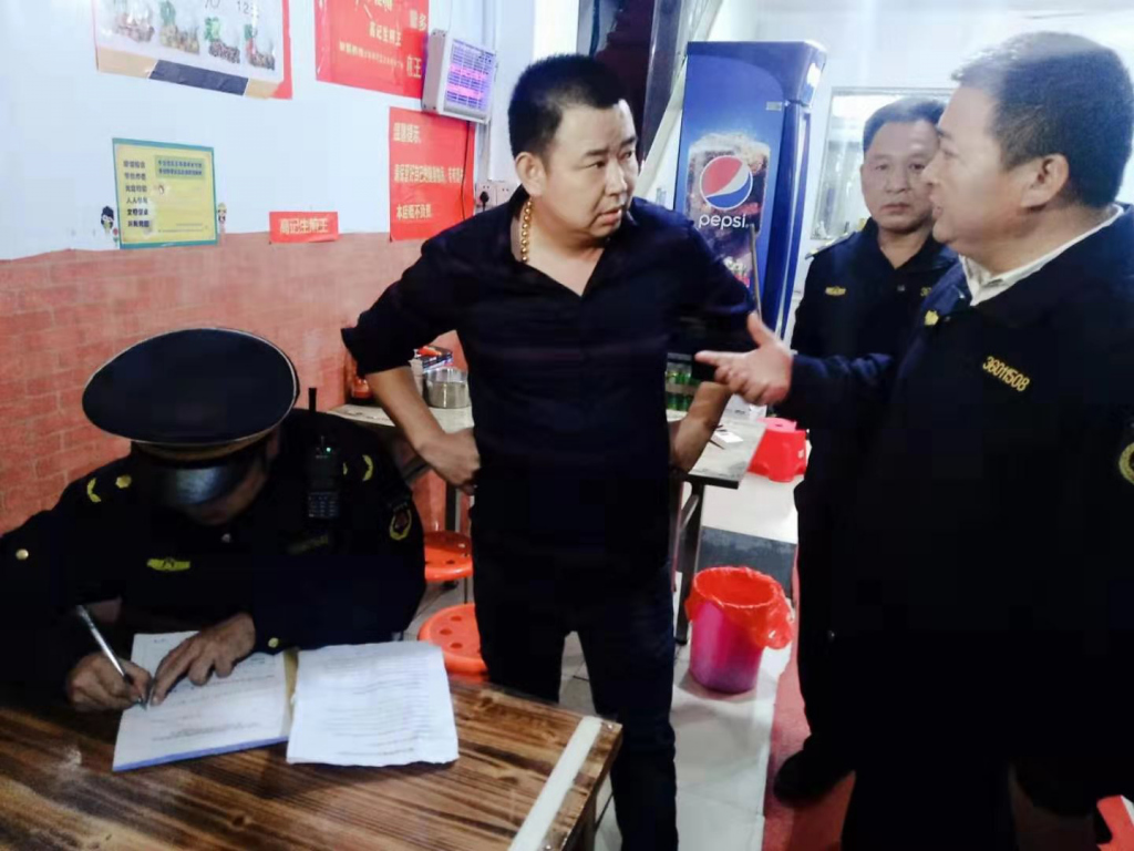 青云譜區多部門聯合整治餐飲業油煙污染