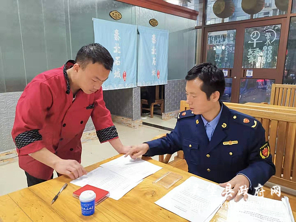 吳堡縣市場監督管理局開展餐飲油煙專項檢查