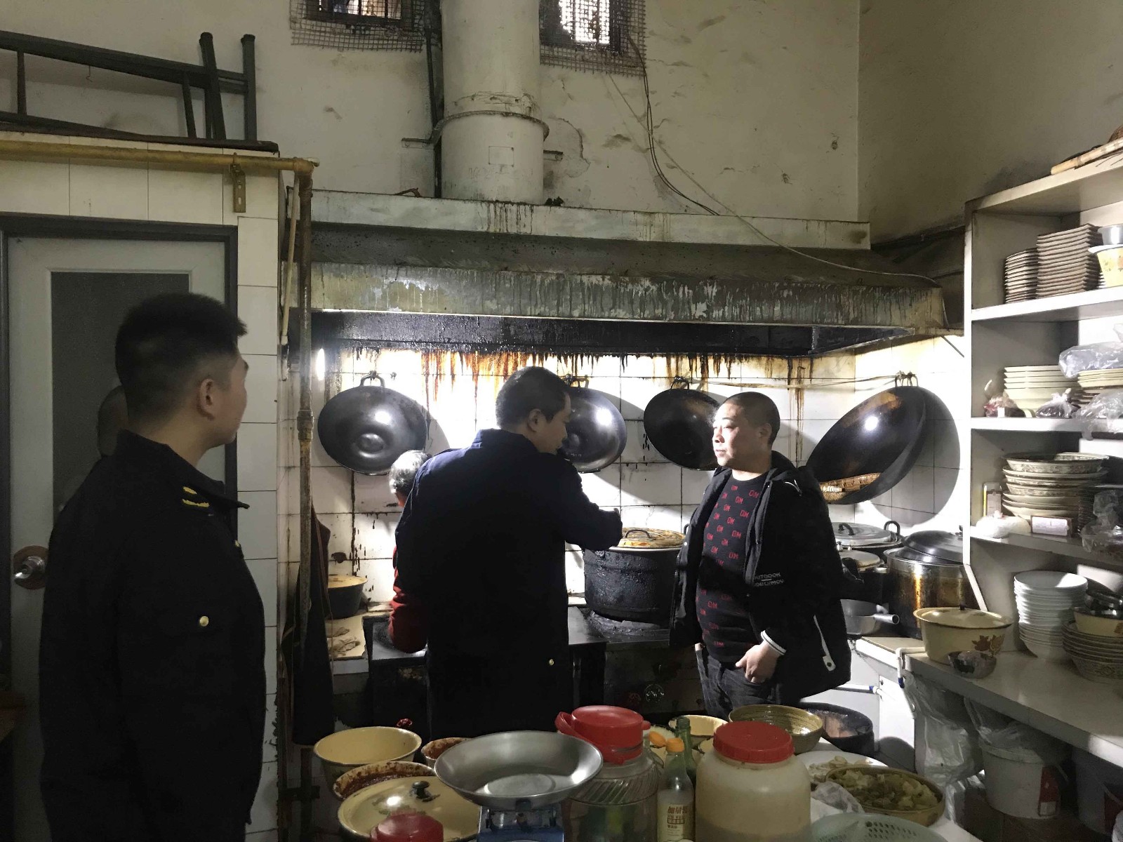 滎經縣妥善處理市民投訴 扎實開展整治行動