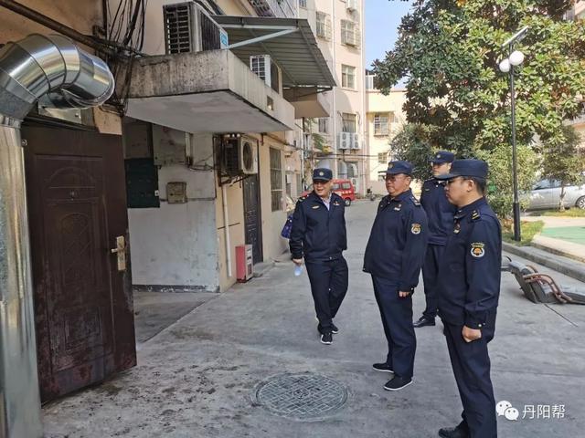 丹陽市城管局執法大隊開展油煙污染整治“回頭看”行動