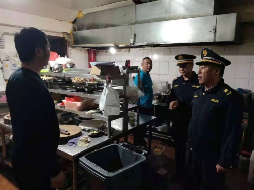 古槐執法大隊多舉措開展夜間油煙整治工作