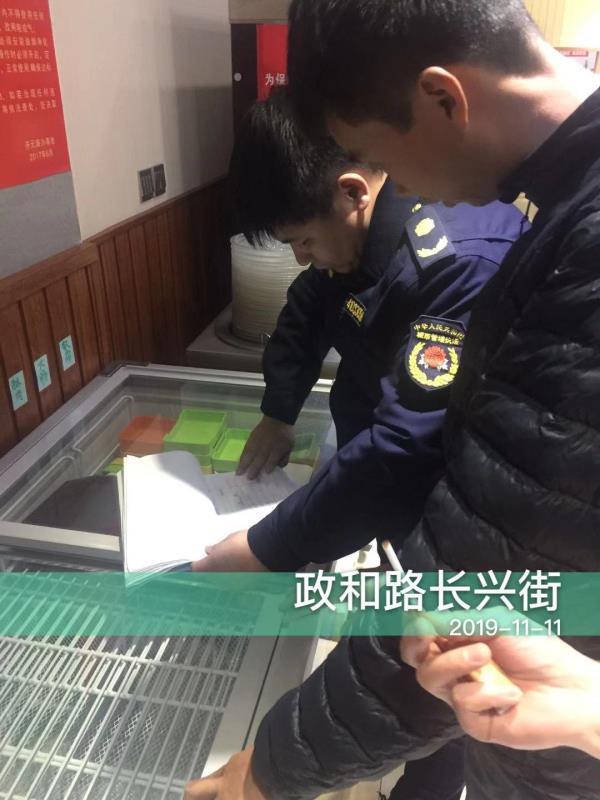 開元路街道辦事處開展餐飲油煙污染突擊檢查