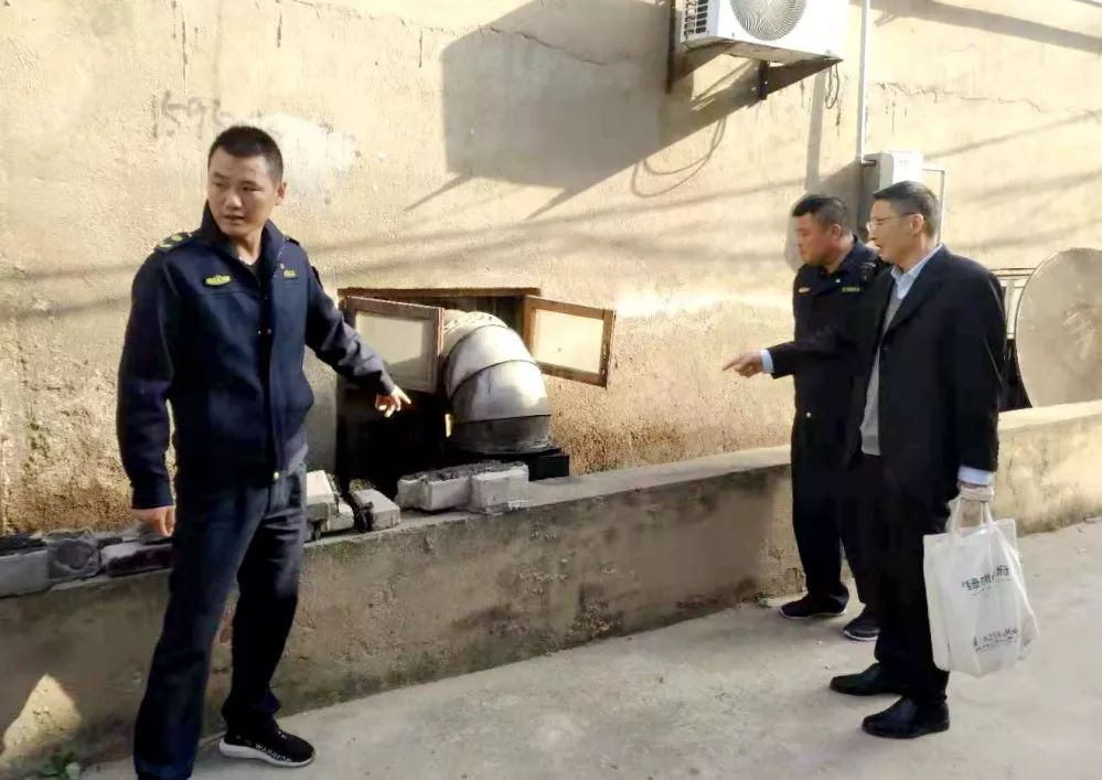 中云街道開展餐飲油煙排放單位排查整治工作