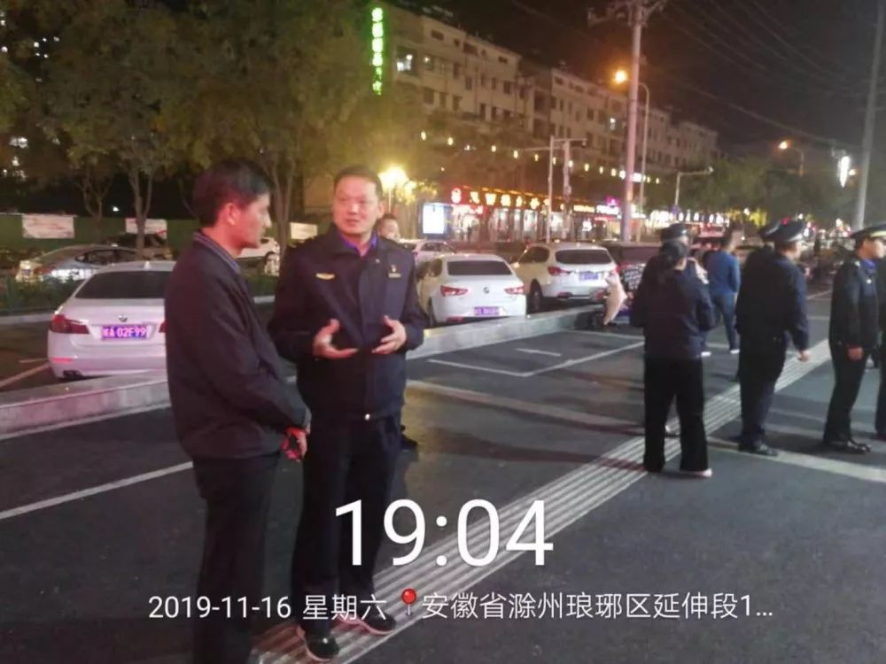 滁州市多部門聯合整治鳳凰西路餐飲店鋪油煙污染