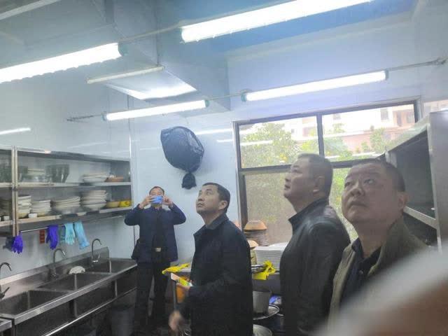 澧縣市場監管局開展城區餐飲油煙污染整治工作