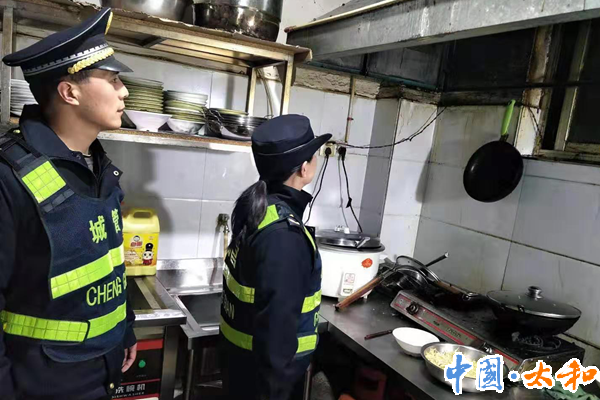 太和縣城管局執法大隊深入開展餐飲油煙專項整治
