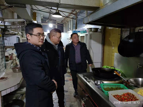 歌樂山街道開展餐飲業油煙污染專項整治行動