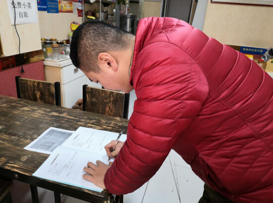 潤康苑社區開展餐飲門店油煙凈化設備“回頭看”整治行動