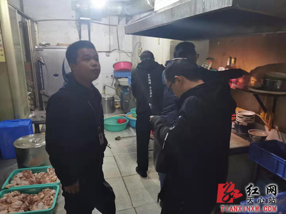 天心區文源街道開展轄區內所有餐飲門店整治行動